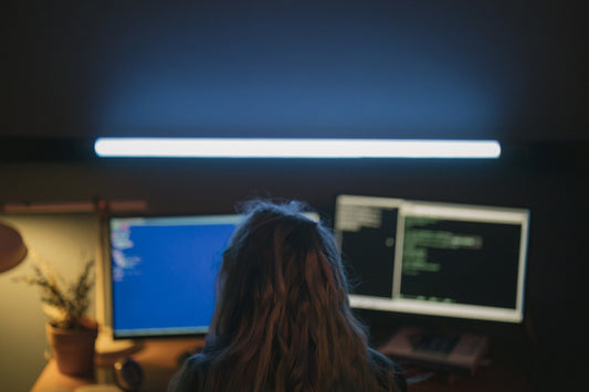 Hasta siete años de cárcel a quien "robe" mensajes de WhatsApp o secuestre tu PC en México: nueva propuesta de ciberseguridad del PAN