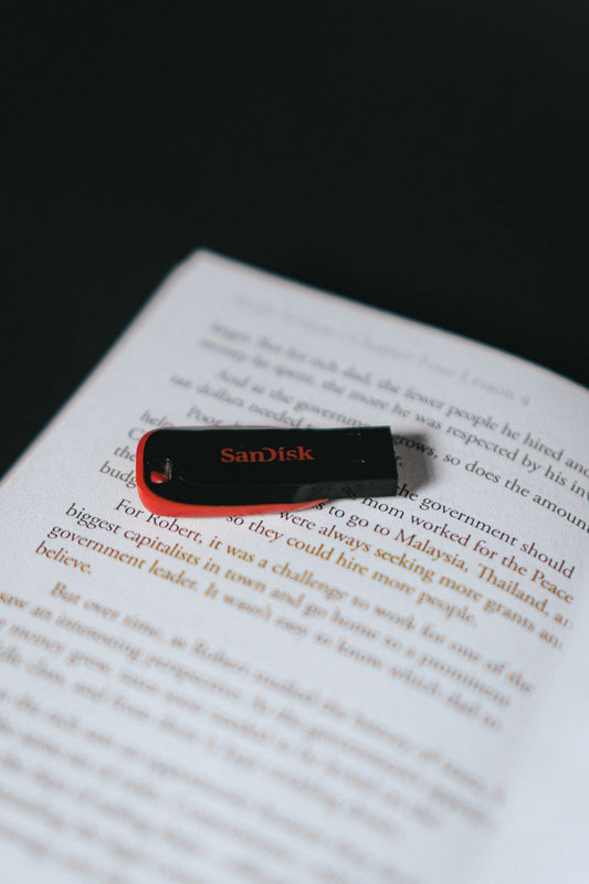Enviar dispositivos USB 'de regalo' haciéndose pasar por Amazon: la nueva estrategia para infectarte con ransomware